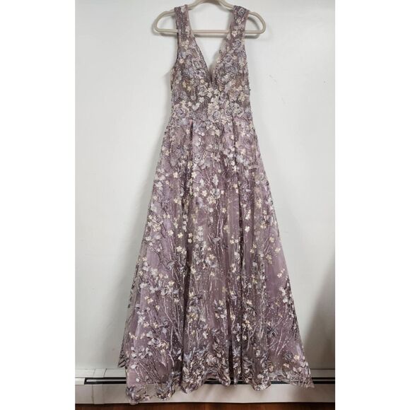 NWT Mac Duggal 20131 Floral Embroidered V-Neck Gown Dress Size 4 - Picture 4 of 9